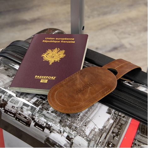  ETIQUETTE BAGAGE  EN CUIR VERITABLE MARRON FONCE