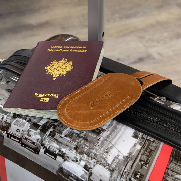  ETIQUETTE BAGAGE  EN CUIR VERITABLE MARRON CLAIR