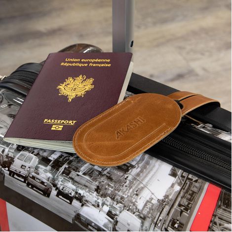  ETIQUETTE BAGAGE  EN CUIR VERITABLE MARRON CLAIR