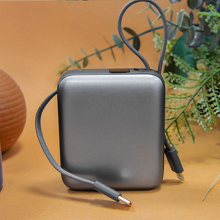  BUSHI - Batterie Powerbank 10,000 mAh avec câbles intégrés à char