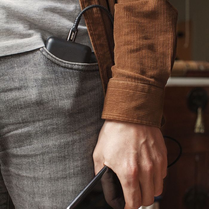  GOMU - BATTERIE DE SECOURS ULTRA COMPACTE - 10 000 MAH NOIRE