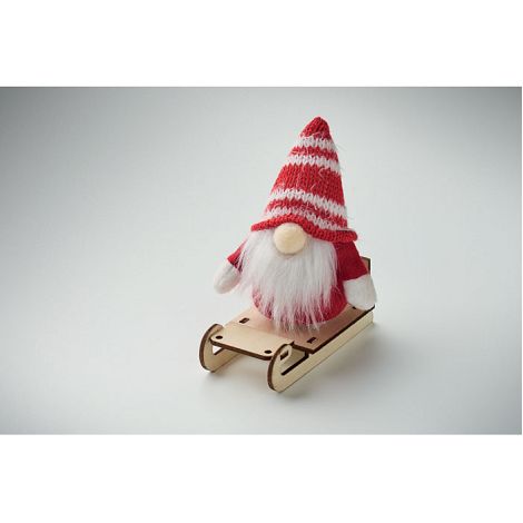  Lutin sur un traîneau en bois