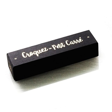 Coffret contenant 16 carrés de chocolat