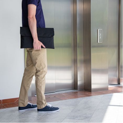 Pochette ordinateur 15.6" à fermeture magnétique