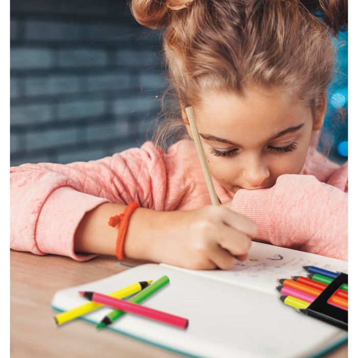  Boîte avec 6 crayons de couleur