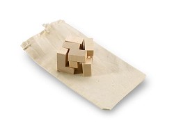 Puzzle en bois dans un sac