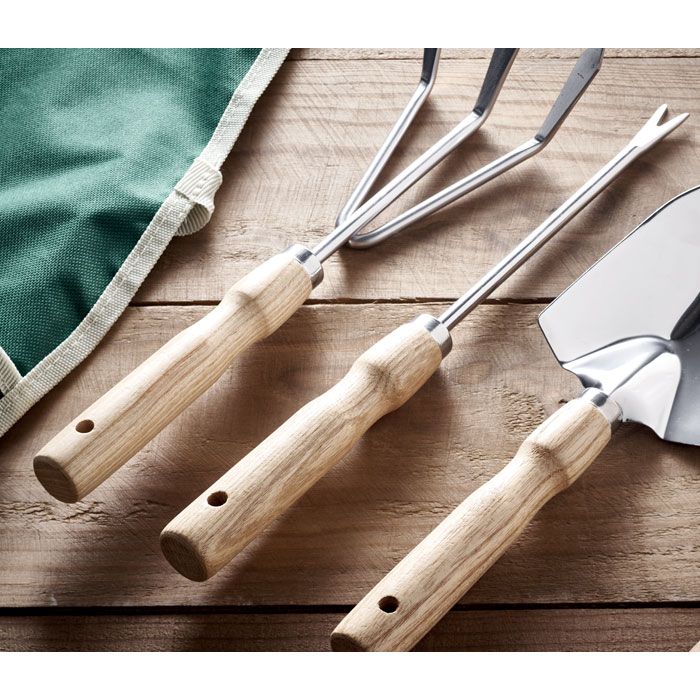  Tablier et outils de jardinage