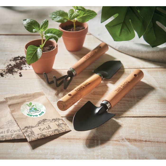  3 outils de jardinage