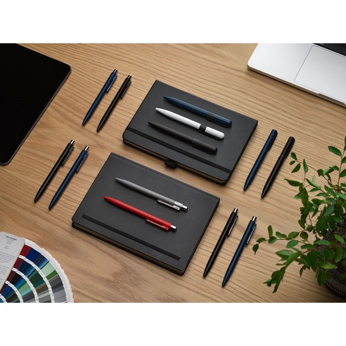  Stylo à bille en métal (60% recyclé) avec design arrondi