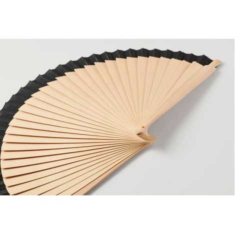  Éventail en bois