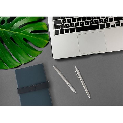  Stylo à bille en acier inoxydable (53 % recyclé), avec corps bril